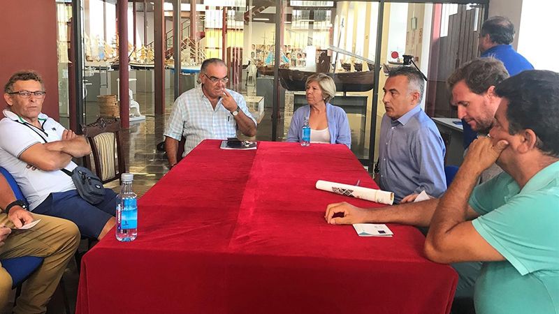 Pescadores de Isla Cristina estiman en un millón de euros las pérdidas por la invasión del alga asiática