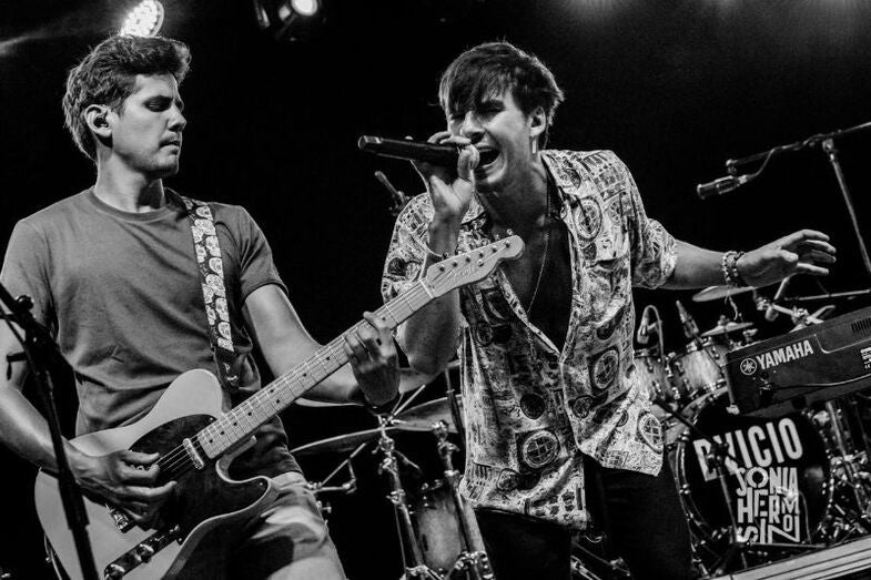 Dvicio muerde la noche puntaumbrieña