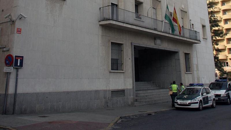 El acusado de agredir a dos enfermeros no reconoce los hechos y dice que 'le pegaron a él'
