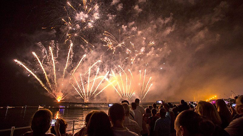 Orishas y un gran castillo de fuegos artificiales pondrán el punto y final a las Colombinas