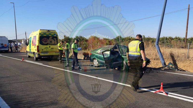 Trasladado al hospital en estado grave un varón que se salió de la vía y se estrelló contra una farola