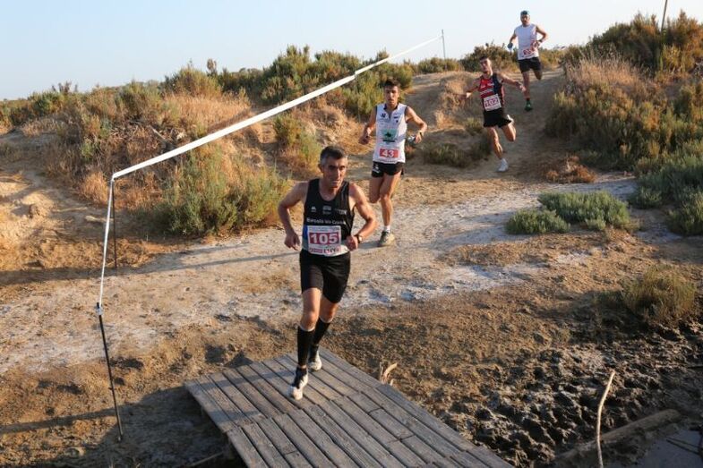 Ramón Rodríguez, María Romero, Francisco Javier Martín y Celia Rodríguez, ganadores del Trail Nueva Umbría