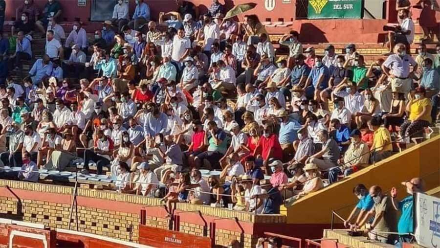 La Junta endurece ahora las medidas y obligará a guardar 1,5 metros de distancia entre el público en las corridas de toros