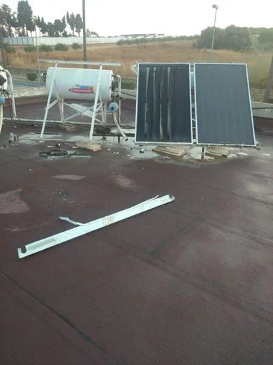 Destrozan las placas solares instaladas en el estadio de fútbol Manuel Macario de Rociana