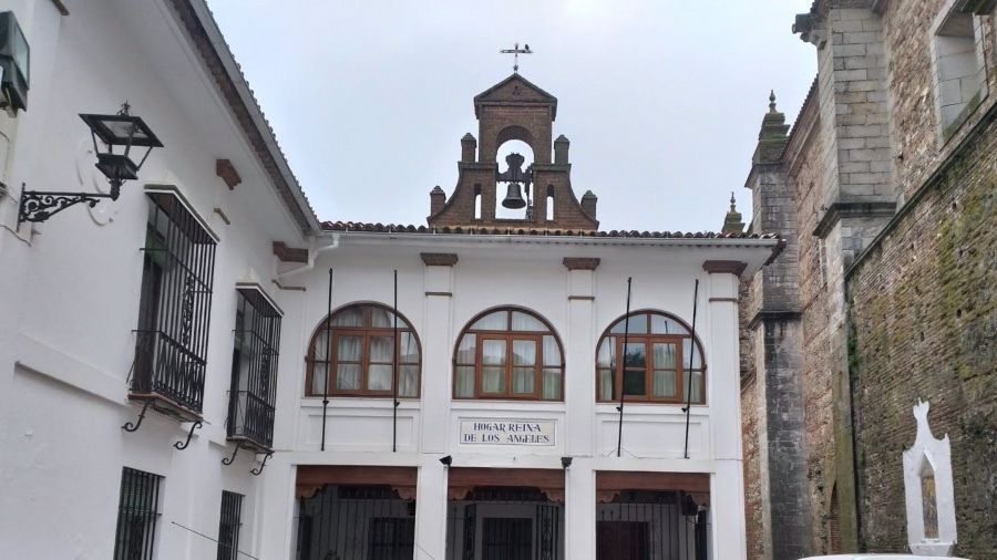 El alcalde de Aracena dice que la residencia de mayores tiene un brote 'controlado' pero con un deceso