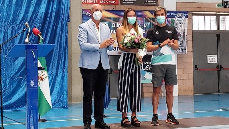 Lepe homenajea a su olímpica Laura García-Caro y la propone para ser Medalla de la Ciudad