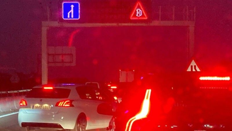 Una colisión entre varios vehículos causa una gran retención en la A-497 dirección Huelva