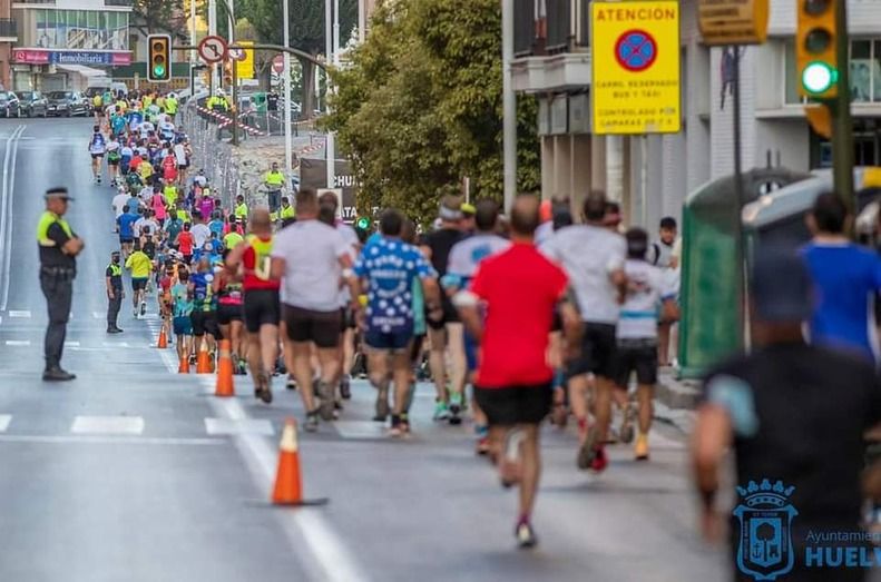 Francisco J. Martín Buceta y Elena Holguera se imponen en la VIII Media Maratón de Huelva