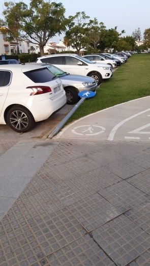 El Ayuntamiento de Lepe muestra su indigación por la gran cantidad de actos vandálicos en el mobiliario público