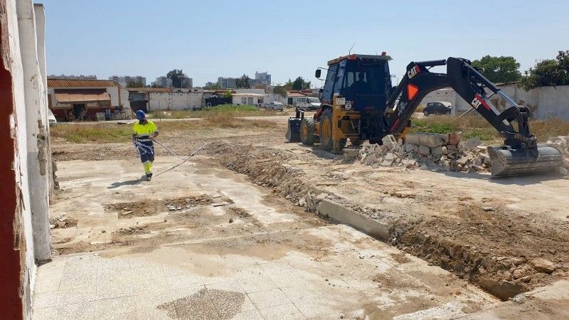 El Ayuntamiento derriba cuatro construcciones ilegales en Marismas del Odiel