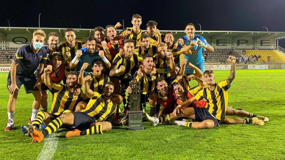 El San Roque se lleva el Trofeo de la Bella ante el Recre en los penaltis (1-1)