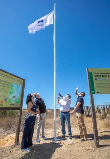 La playa del Espigón luce ya la bandera ‘Q’ de Calidad Turística
