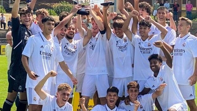 Yeray Lancha conquista, con gol incluido en la final, el Torneo 'Villa de Portugalete' ante el Barcelona