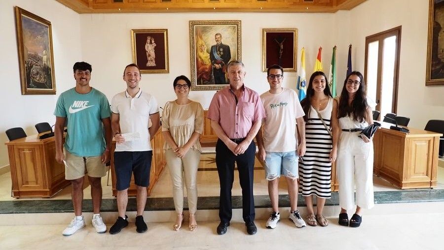 Cinco estudiantes palermos reciben las Becas Erasmus del Ayuntamiento