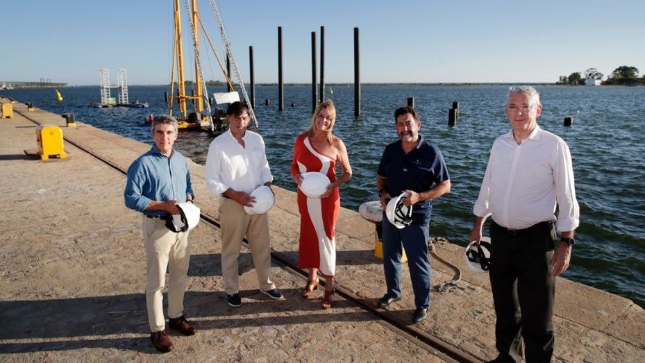 Pilar Miranda destaca que las obras de la Marina Deportiva del Puerto de Huelva ya están cambiando la fisonomía del Muelle de Levante