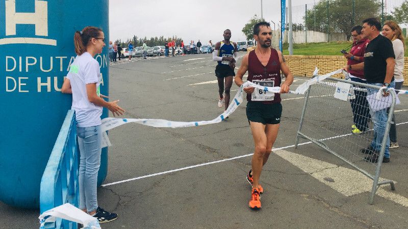 Manuel Ferraz y Raquel Gómez ganan la Media Maratón Virgen del Reposo de Valverde