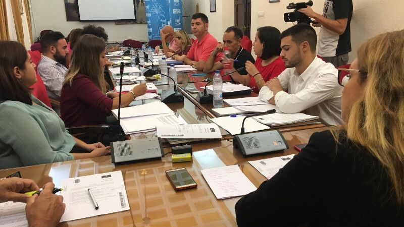 El pleno de Valverde aprueba una modificación de crédito para hacer frente a los actos de la programación de Navidad