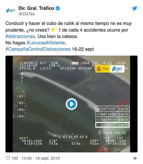 El runrún:  Resolviendo el cubo de Rubik al volante... ¡A 125 km/h!