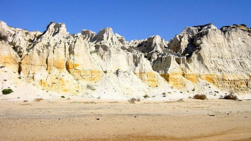 Investigan en el Asperillo unas obras ilegales que abrieron un camino a la playa para empresas de rutas a caballo