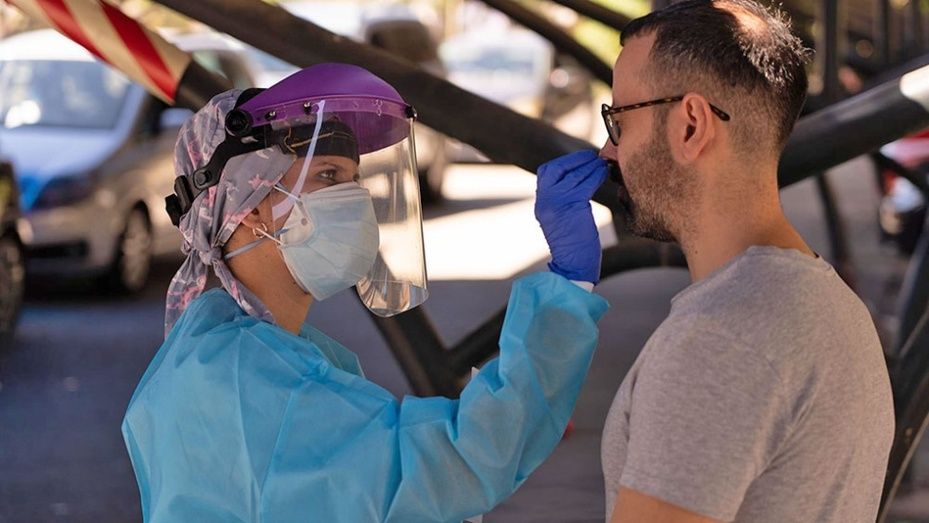 Huelva registra un nuevo fallecido y una decena más de positivos por coronavirus