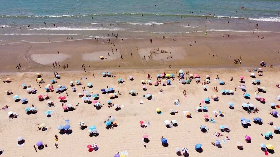 'Toque de queda' en las playas y sin barra libre en las bodas, las nuevas medidas de la Junta