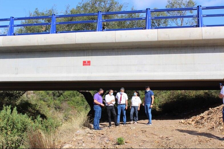 Diputación finaliza las obras de construcción del puente sobre el arroyo del Tamujoso