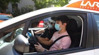 'Realizamos dos exámenes a la semana y eso no es suficiente para mantener la empresa', queja de las autoescuelas onubenses