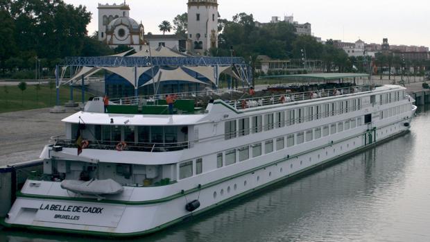 El buque de cruceros ‘La Belle de Cadix’ atracará este domingo en el Muelle de Levante