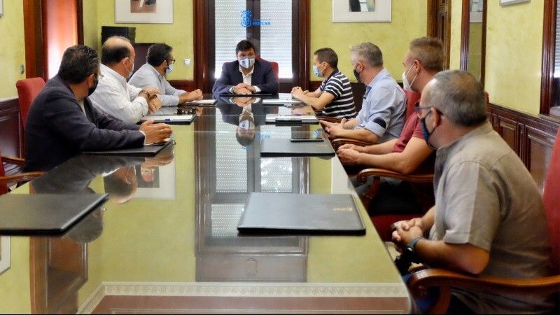 Los vecinos de La Ribera ya disponen de un servicio de taxi a demanda a precio de autobús urbano para ir a Huelva