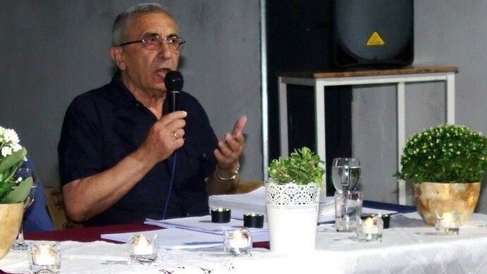José Sierra dona su colección a la biblioteca municipal de Higuera de la Sierra