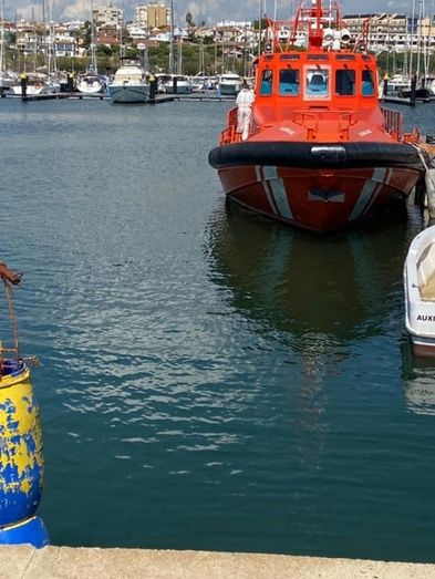 Atienden a tres inmigrantes llegados al puerto de Mazagón