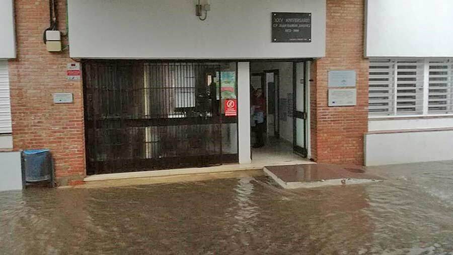 El temporal provoca graves inundaciones en centros educativos de Lepe, Cartaya, Ayamonte e Isla