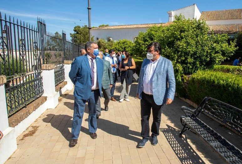 La Hermandad de la Cinta culmina la rehabilitación del Santuario con la bendición de sus jardines