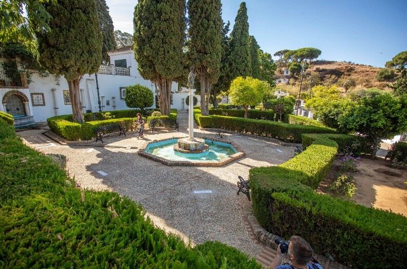 La Hermandad de la Cinta culmina la rehabilitación del Santuario con la bendición de sus jardines