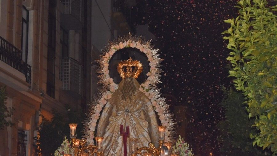 La Huelva Cofrade no pudo contener sus lágrimas ante la Virgen de la Merced