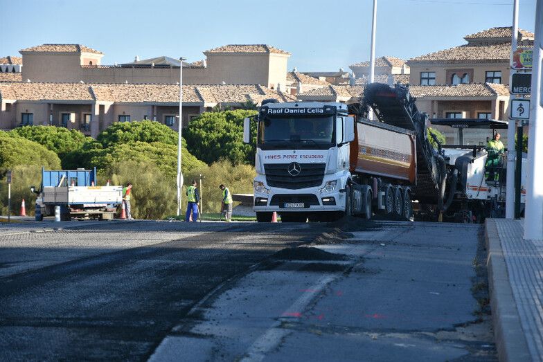 Arrancan las labores de asfaltado de la avenida del Océano en Punta Umbría