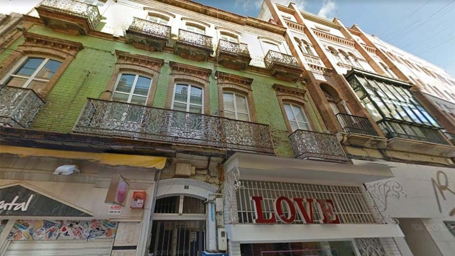 El Ayuntamiento concede permiso para construir locales, oficinas y viviendas en un edificio protegido de la calle Palacios