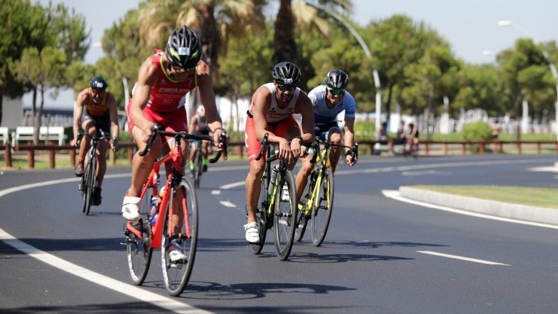 Joao Chagas y Liliana Verissimo, triunfadores en el Triatlón 'Huelva Puerta del Descubrimiento'