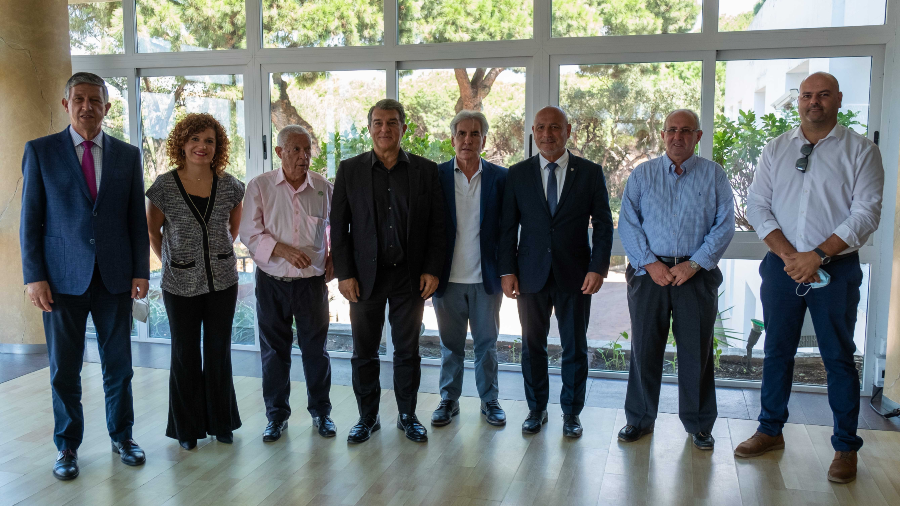La presidenta de la Diputación mantiene un encuentro con el presidente del FC Barcelona y peñistas del club blaugrana 