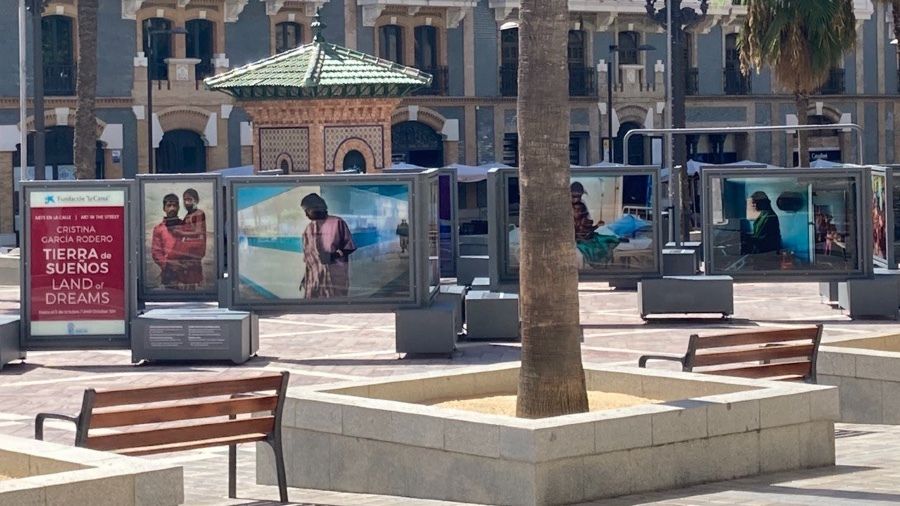 La exposición fotográfica 'Tierra de sueños' muestra en la plaza de las Monjas la vida cotidiana de Anantapur