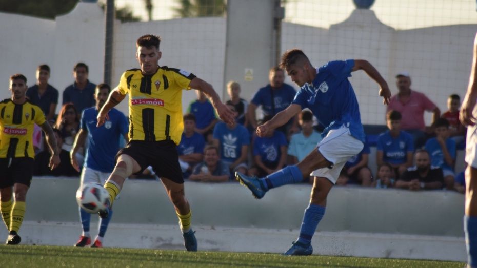 Un pésimo arbitraje, con tres expulsiones, condena al San Roque de Lepe (2-1)