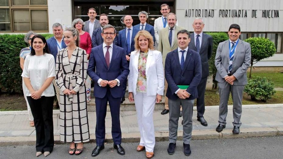 El consejero de Política Industrial y Energía conoce de primera mano los proyectos de crecimiento del Puerto