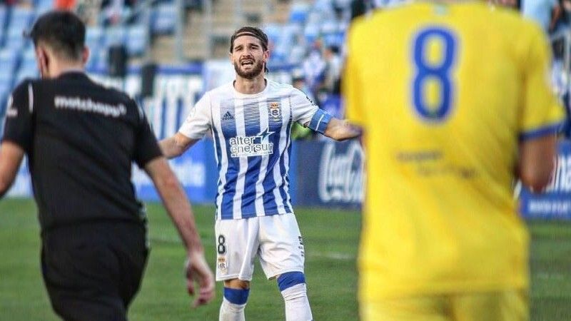 Álex Moreno se despide molesto porque el Recre no notificó públicamente que tenía que pasar por el quirófano
