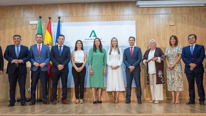 Loles López anima a trabajar “con los pies en el suelo, diálogo y amor por Huelva”