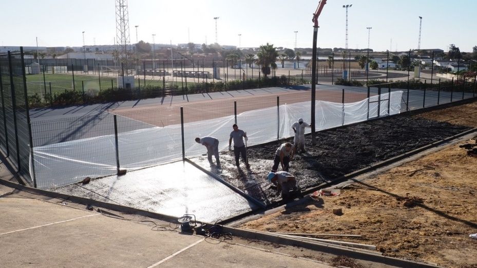 La nueva pista de tenis de Palos de la Frontera es ya una realidad