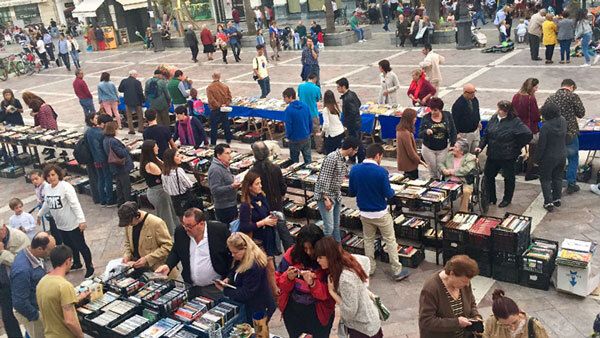 La plaza de las Monjas acoge el sábado un mercadillo benéfico de libros en favor de menores marroquíes desamparados