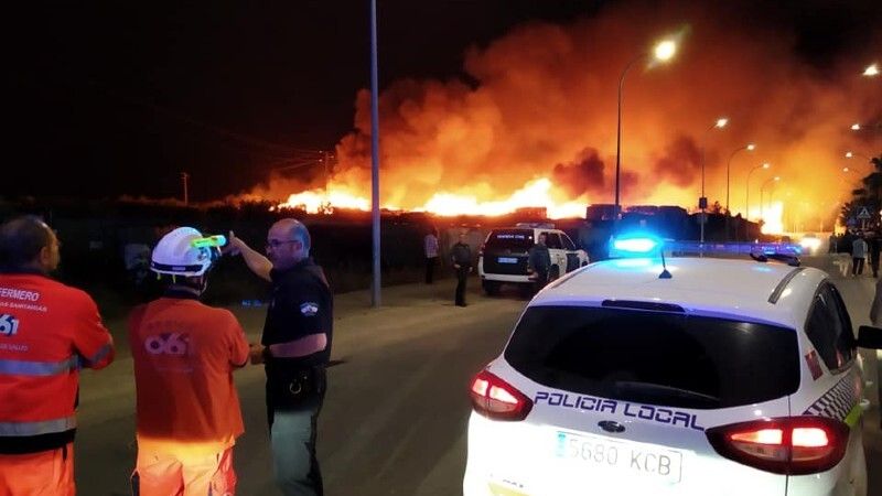 Un nuevo incendio en el asentamiento chabolista de Lepe se salda en esta ocasión con un herido