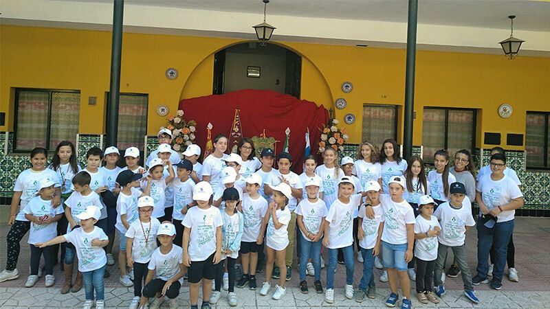 Los niños de Emigrantes protagonizan una jornada de convivencia en El Rocío