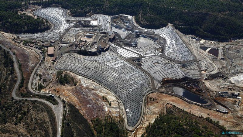 El vertedero de Nerva retira los residuos de fragmentadora para reducir el riesgo de incendios