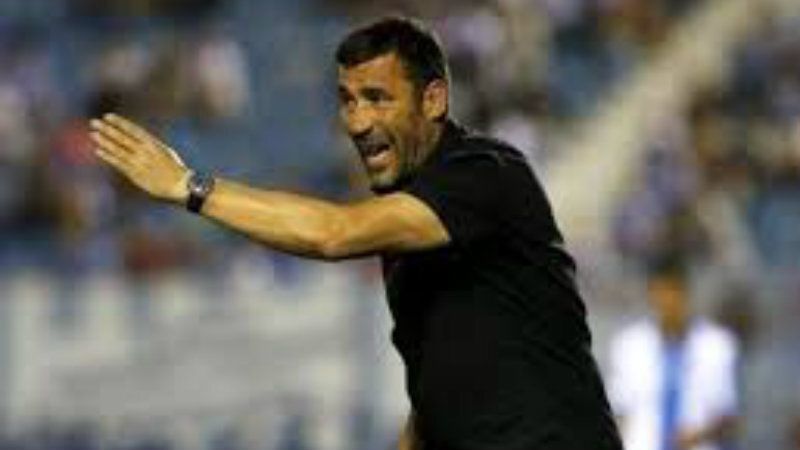 El extécnico del Decano Raúl Agné dirigirá al Córdoba lo que resta de temporada